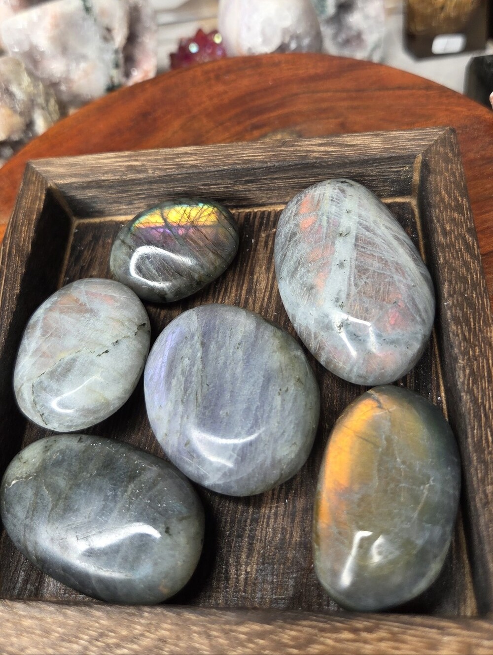 ONE Labradorite Palmstone Crystal